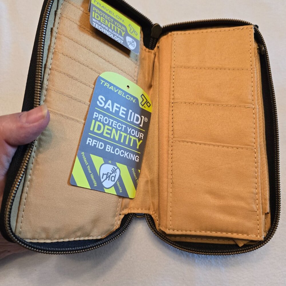 Travelon Wallet - Picture 4 of 6